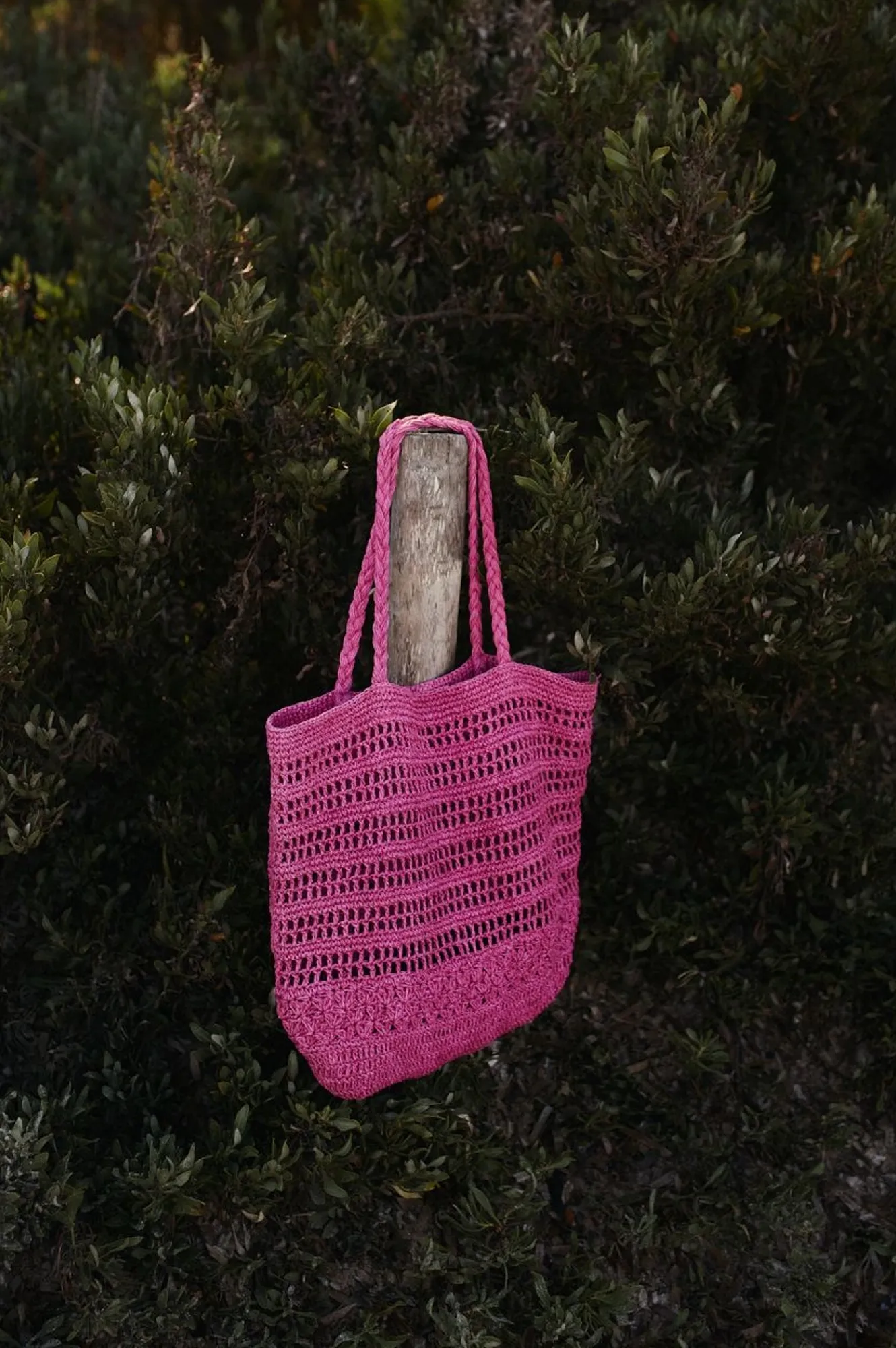 Indi & Cold Pink Fluorescent Raffia Bag