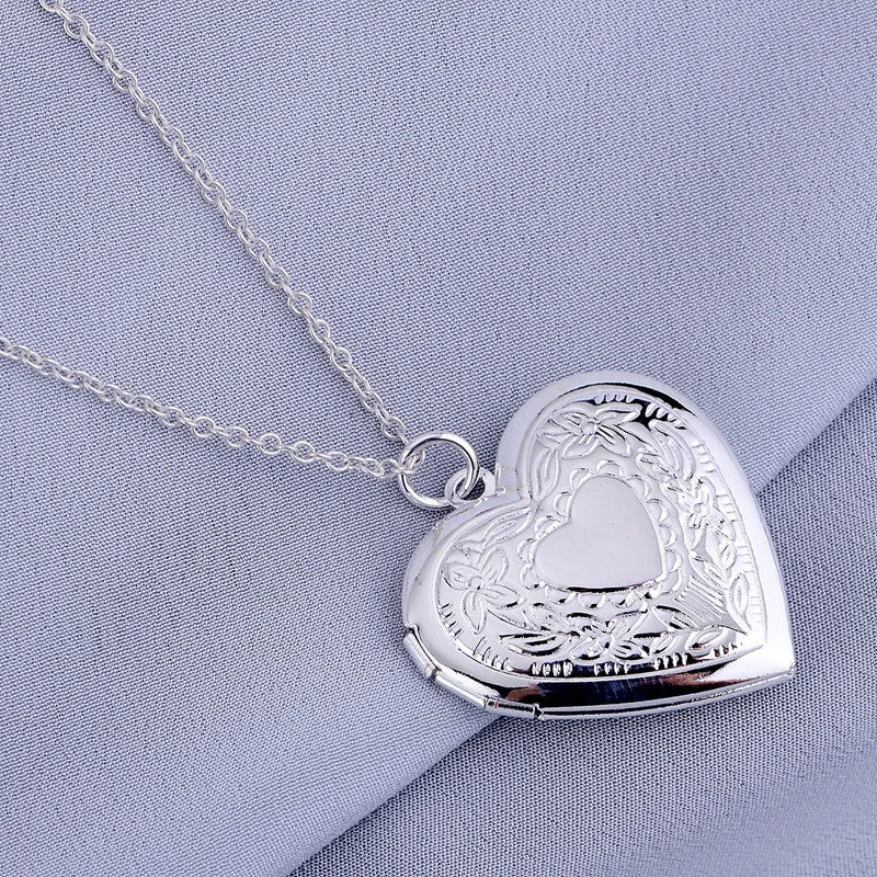 Silver Shiny Fashion Pendant Necklace